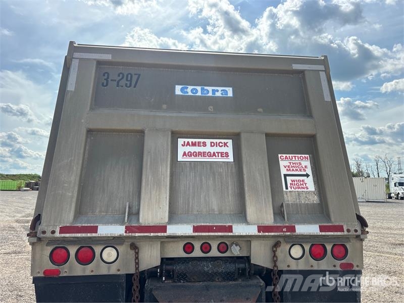 Sterling L9500 شاحنات قلابة