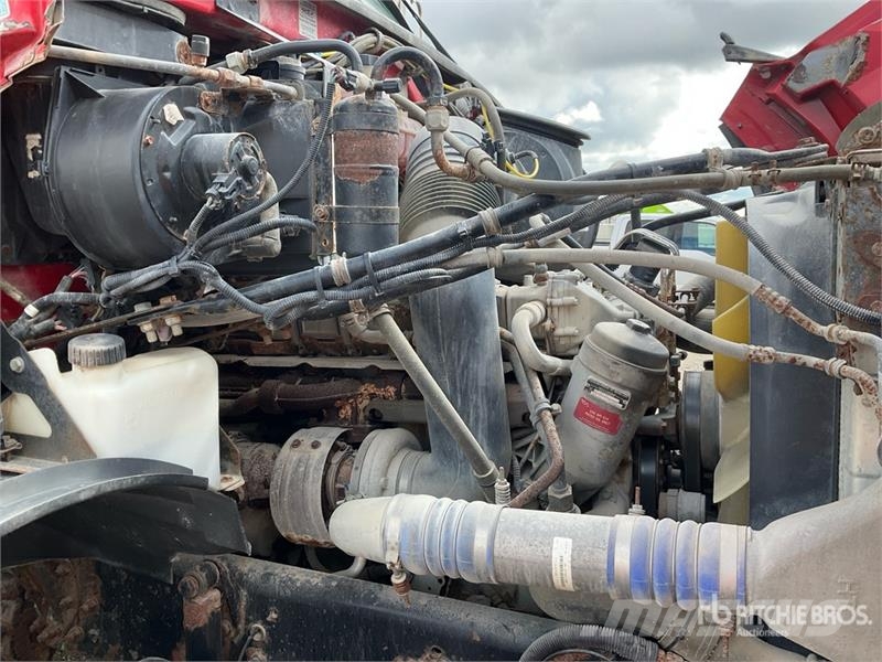 Sterling L9500 شاحنات قلابة