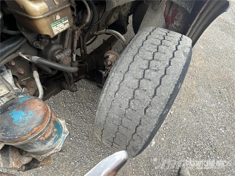 Sterling L9500 自卸式货车