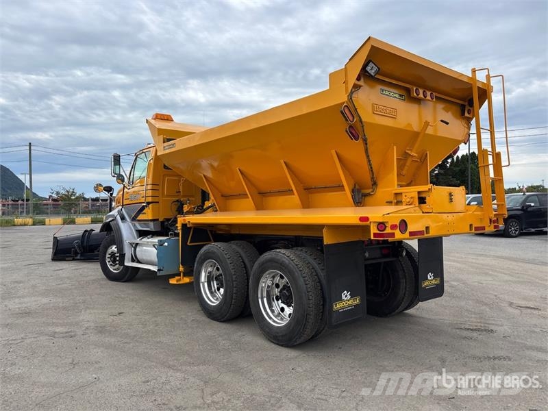 Sterling L9500 多目的/汎用車両