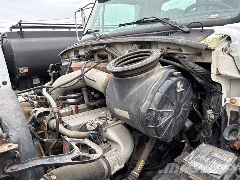 Sterling L9500 Nosturiautot