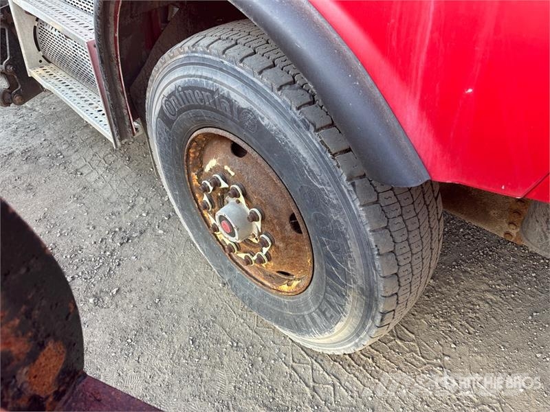 Sterling L9500 Tienhoitoautot