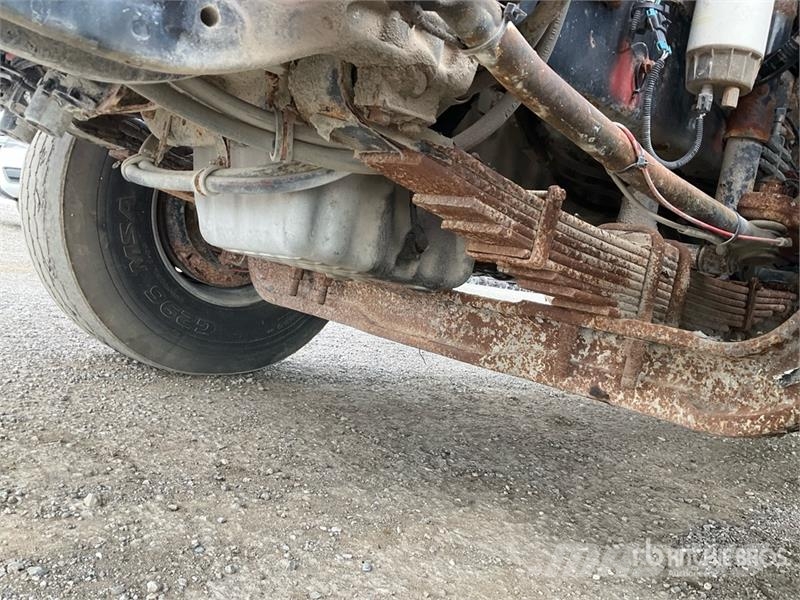 Sterling L9500 شاحنات قلابة