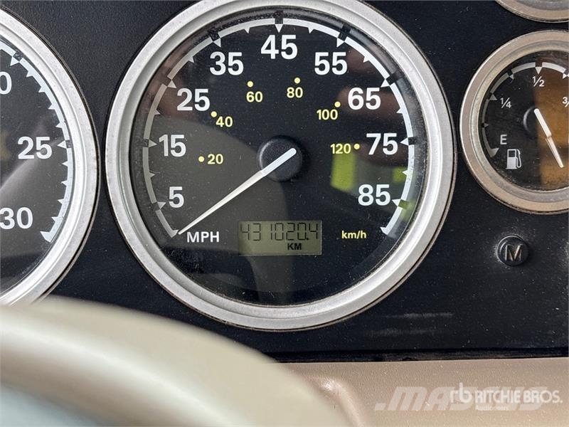 Sterling L9500 多目的/汎用車両