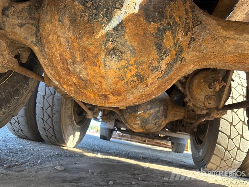 Sterling L9500 Tienhoitoautot