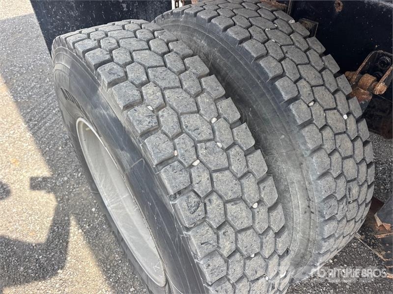 Sterling L9500 شاحنات قلابة