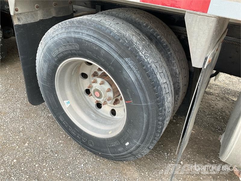 Sterling L9500 شاحنات قلابة
