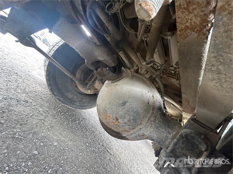 Sterling L9500 自卸式货车
