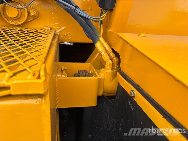 Sterling L9500 多目的/汎用車両