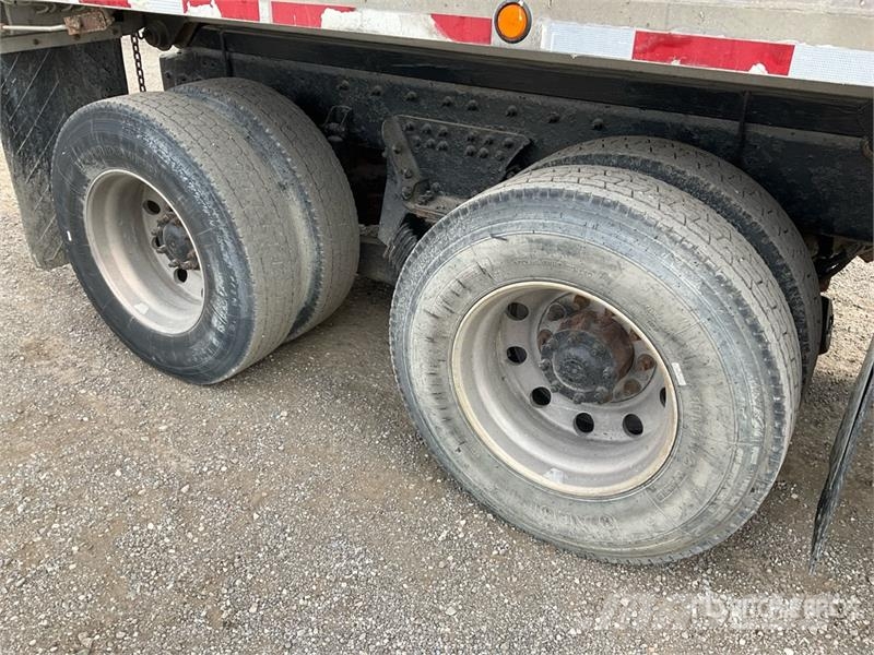 Sterling L9500 شاحنات قلابة