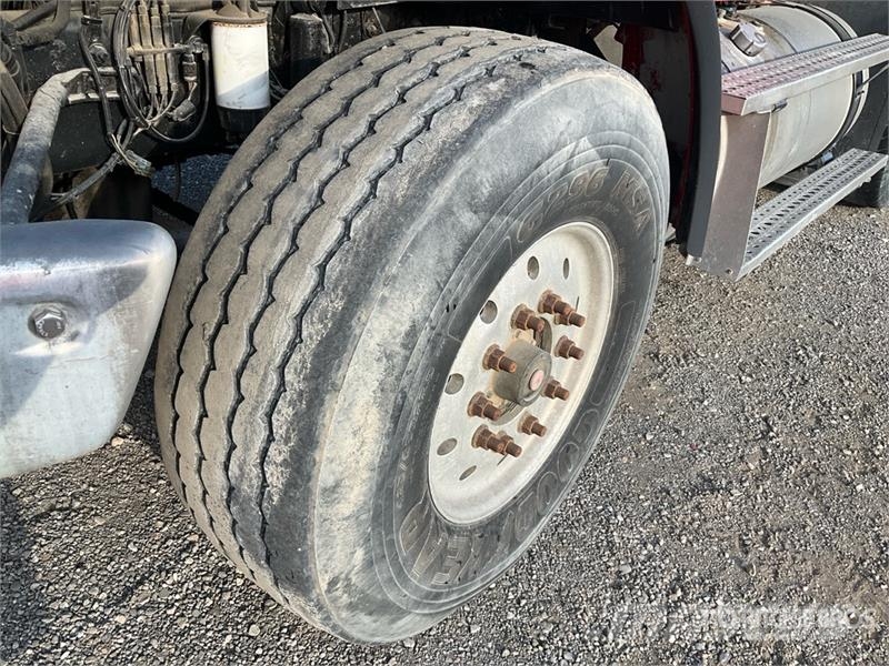 Sterling L9500 شاحنات قلابة