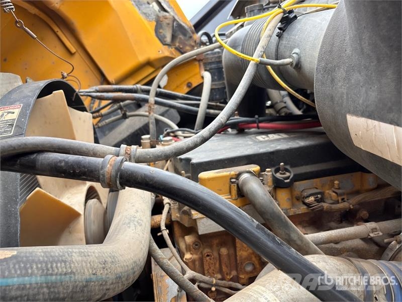 Sterling L9500 多目的/汎用車両