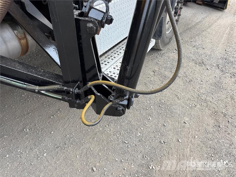 Sterling L9500 多目的/汎用車両