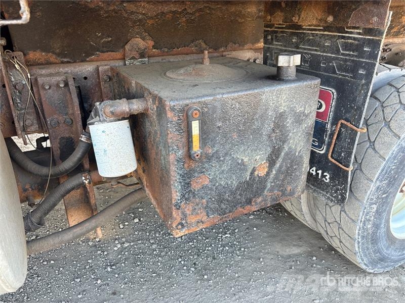 Sterling L9500 Tienhoitoautot