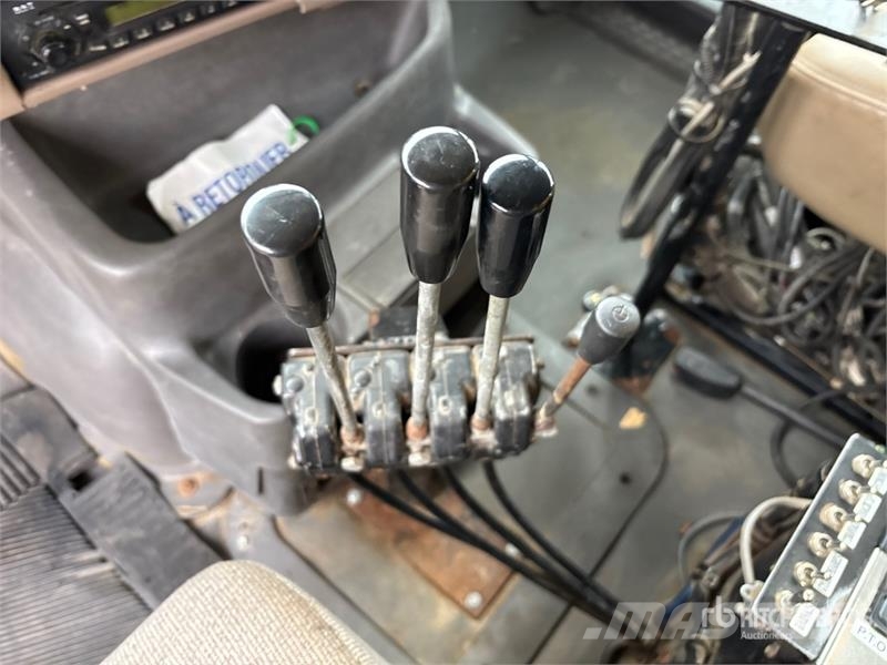 Sterling L9500 多目的/汎用車両