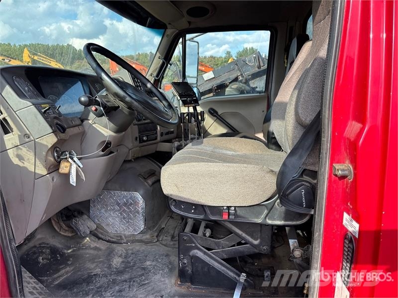 Sterling L9500 Tienhoitoautot