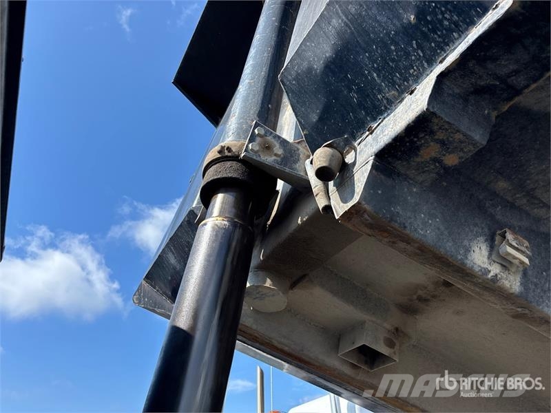Sterling L9500 Lastbiler med tip