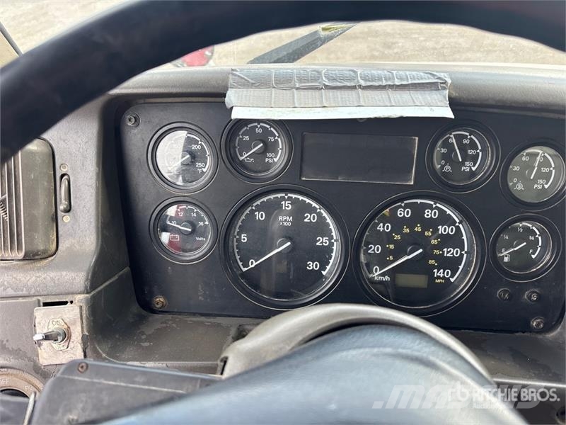 Sterling L9500 شاحنات قلابة