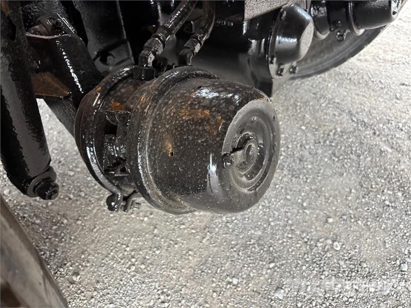 Sterling L9500 多目的/汎用車両