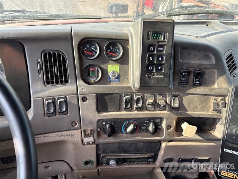 Sterling L9500 Tienhoitoautot