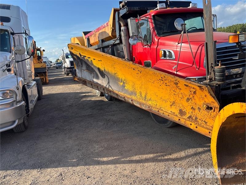 Sterling L9500 Tienhoitoautot