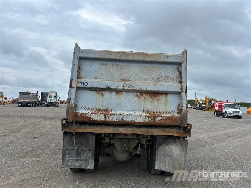 Sterling L9500 自卸式货车