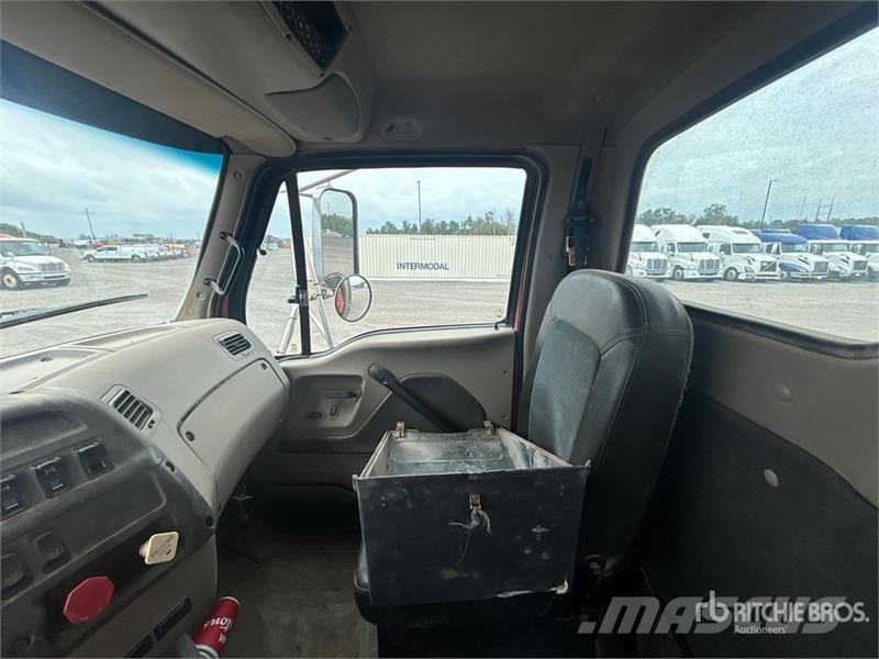 Sterling L9500 自卸式货车
