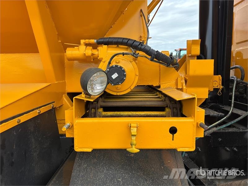 Sterling L9500 多目的/汎用車両