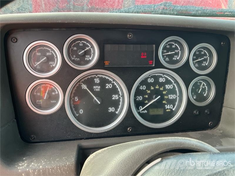 Sterling L9500 شاحنات قلابة
