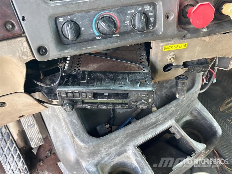 Sterling L9500 Lastbiler med tip