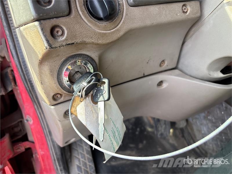 Sterling L9500 Tienhoitoautot