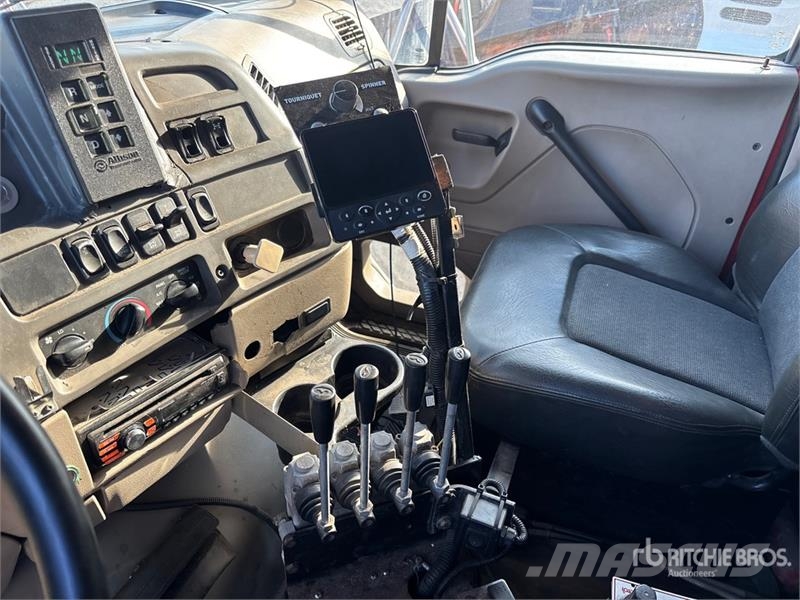 Sterling L9500 Tienhoitoautot