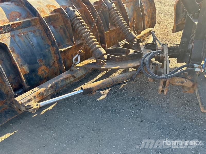 Sterling L9500 Tienhoitoautot