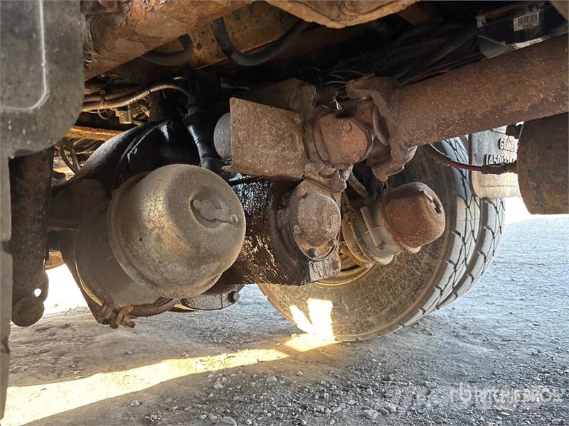 Sterling L9500 Tienhoitoautot