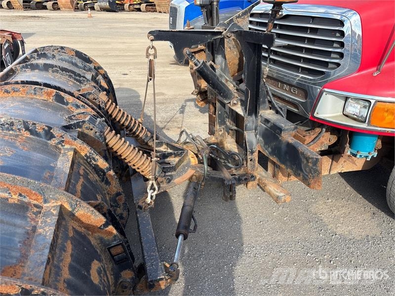 Sterling L9500 Tienhoitoautot