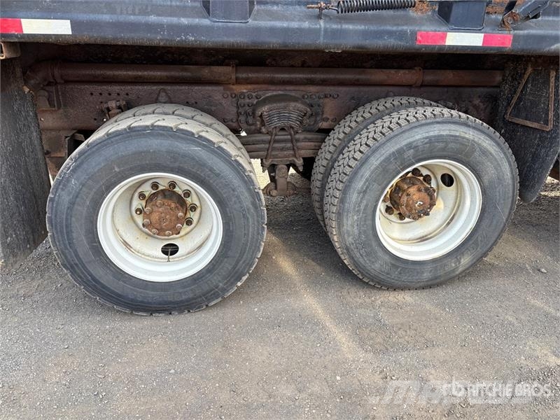 Sterling L9500 Tienhoitoautot