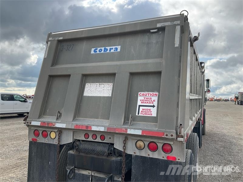 Sterling L9500 شاحنات قلابة