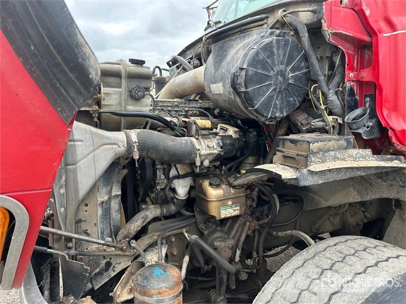 Sterling L9500 自卸式货车