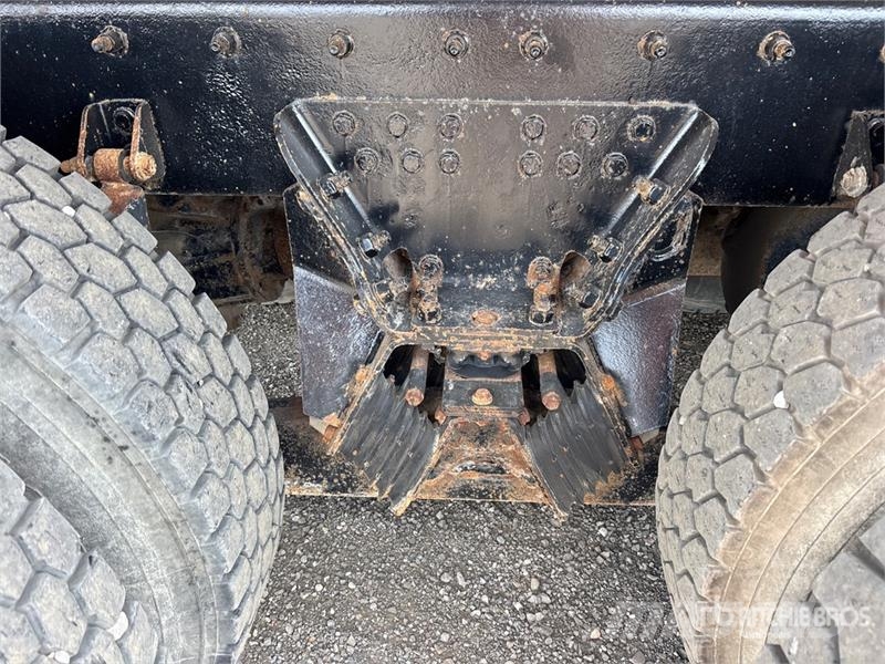Sterling L9500 شاحنات قلابة