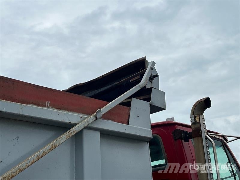 Sterling L9500 自卸式货车