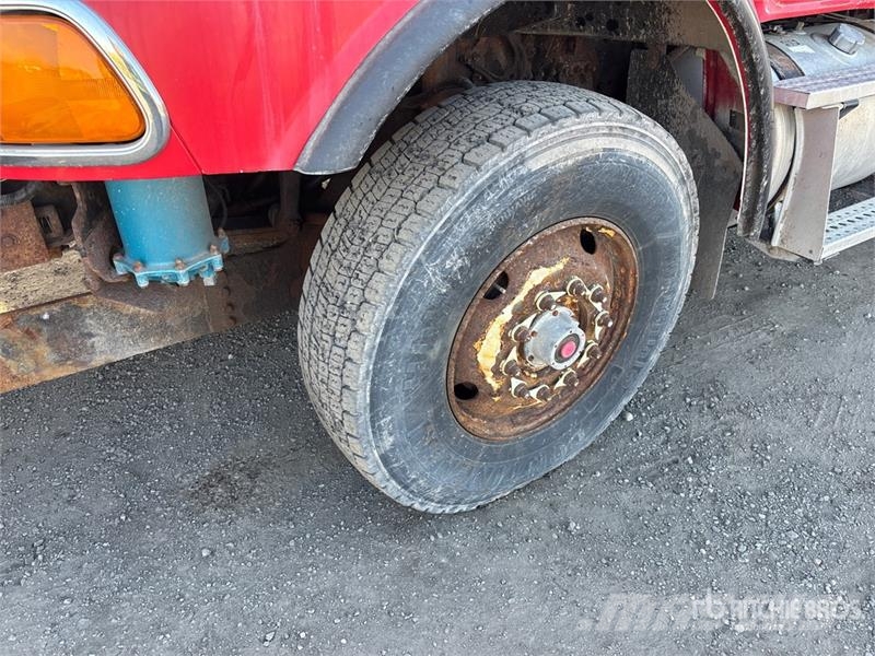 Sterling L9500 Tienhoitoautot