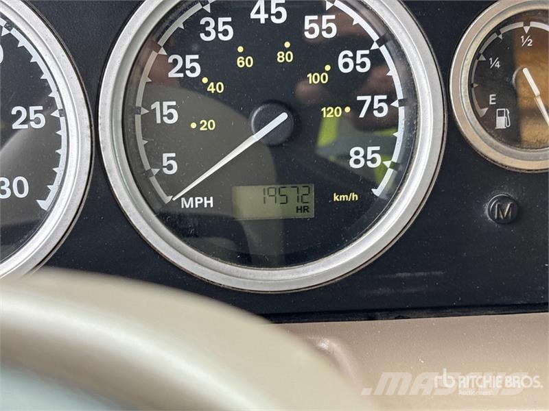 Sterling L9500 多目的/汎用車両
