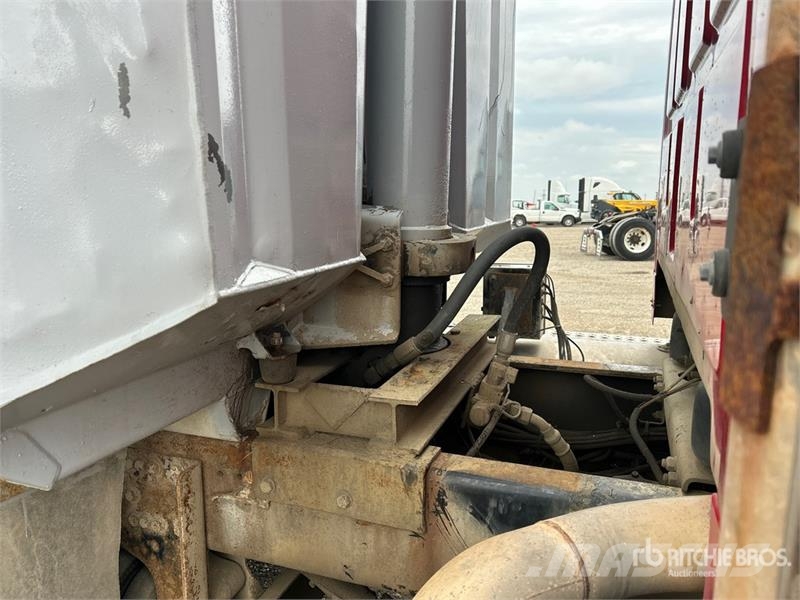 Sterling L9500 自卸式货车