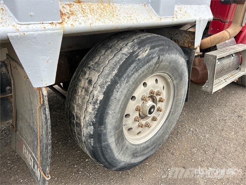 Sterling L9500 自卸式货车