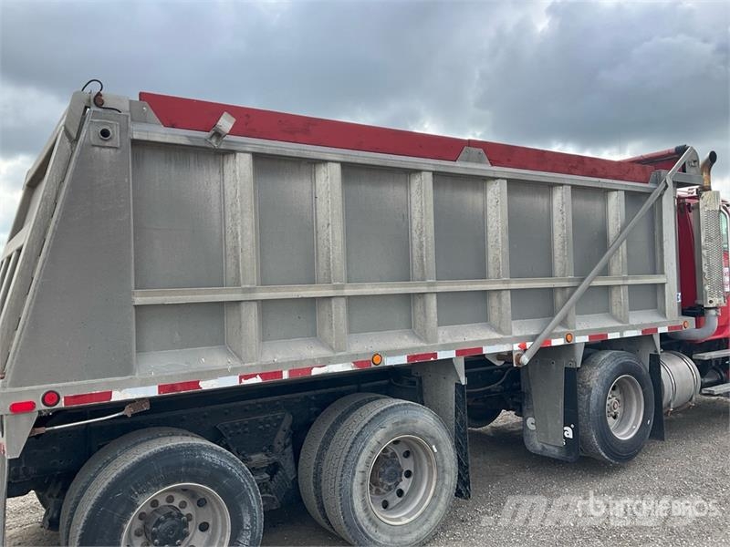 Sterling L9500 شاحنات قلابة
