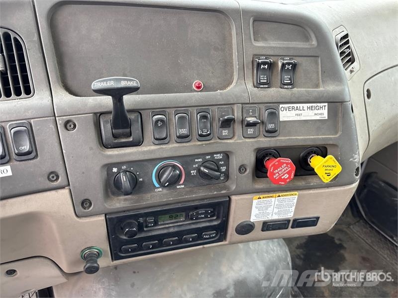 Sterling L9500 Nosturiautot
