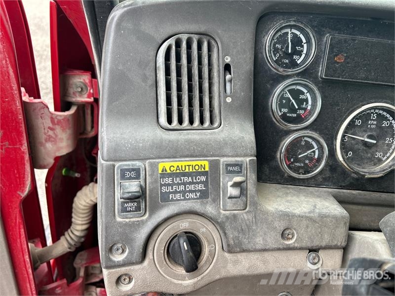 Sterling L9500 自卸式货车