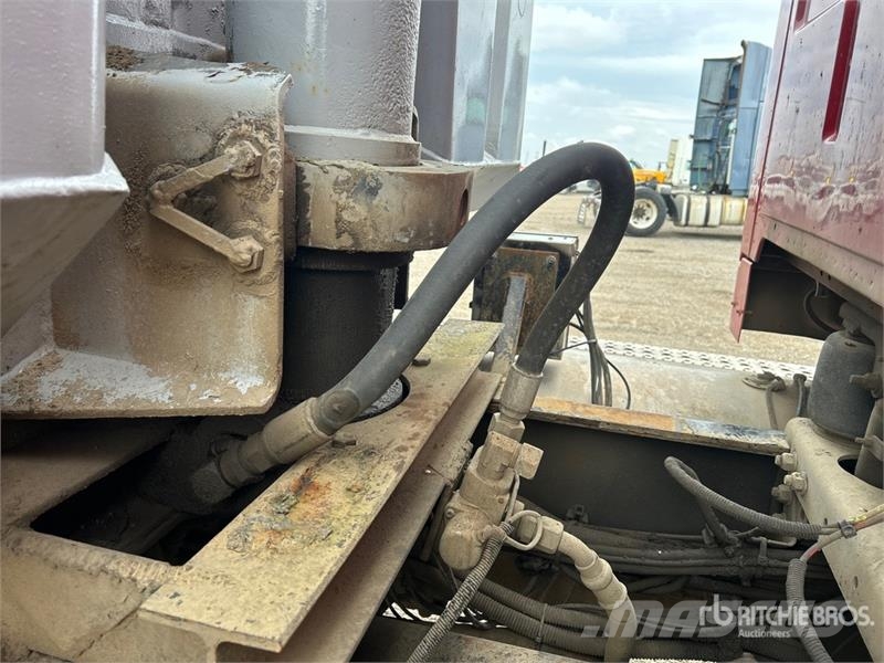 Sterling L9500 自卸式货车
