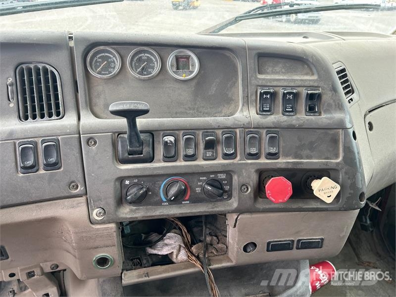 Sterling L9500 自卸式货车