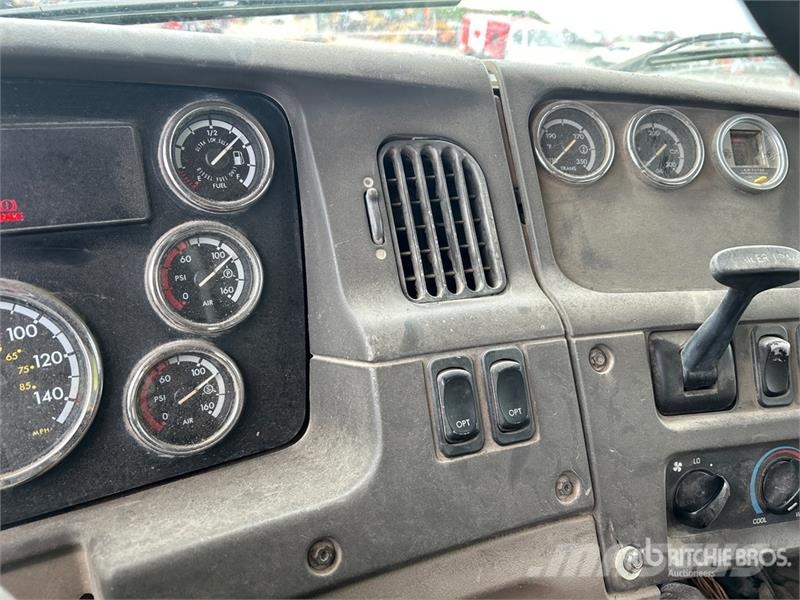 Sterling L9500 自卸式货车